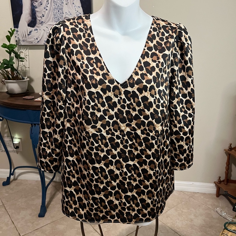 Ann Taylor Leopard Print V-Neck 3/4 Sleeve Top - S